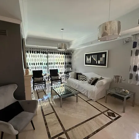 Family Friendly Next To Puerto Banus ヴィラ マルベーリャ