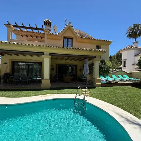 ヴィラ Family Friendly Next To Puerto Banus マルベーリャ