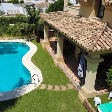 Family Friendly Next To Puerto Banus 马尔韦利亚