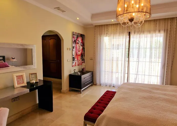 Family Friendly Next To Puerto Banus Villa